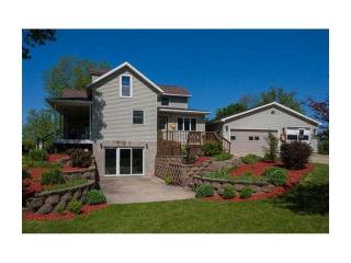 1801 Maple Way, Coggon, IA 52218-9742
