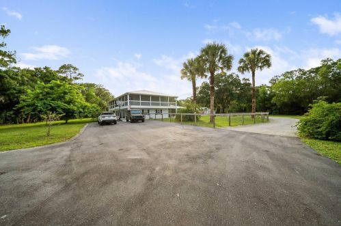 6237 Moore St, Palm City, FL 34990-8345