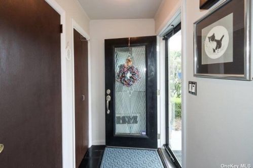 35 Walsh Ln, Westbury NY  11590-1029 exterior