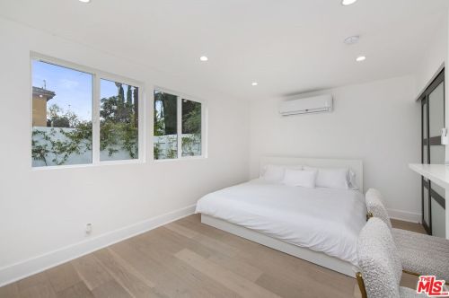 5143 Newcastle Ave, Van Nuys CA  91316-3512 exterior