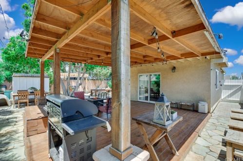 5719 Pennswood Ave, Lakewood CA  90712-1819 exterior