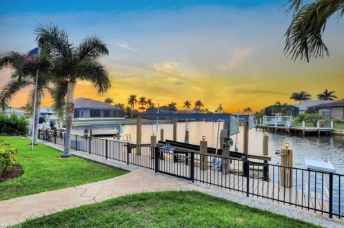 1552 Buccaneer Ct, Marco Island, FL 34145-4135