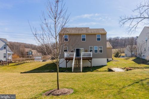 303 8th Ave, Parkesburg, PA 19365-1359