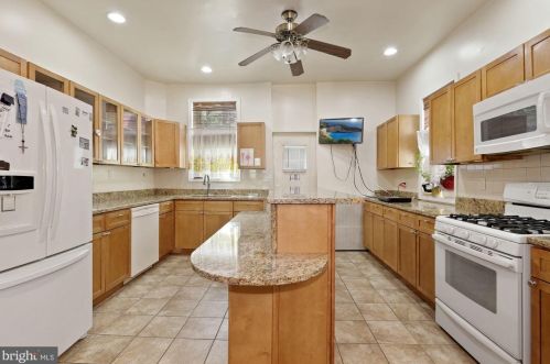 738 Harvard St, Washington, DC 20001-3810