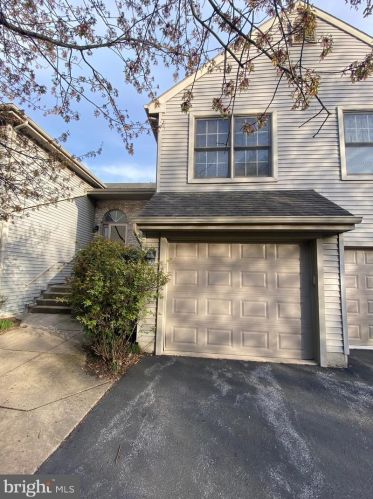 170 Crescent Dr, Swatara, PA 17033-2334