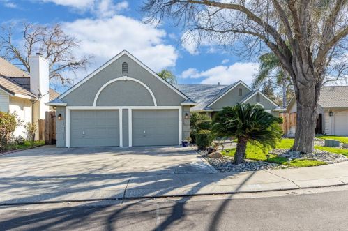 1216 Glenbrook Way, Modesto CA  95355-3676 exterior