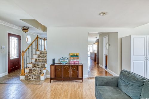 22 Rockaway Trl, Panamoka, NY 11961-2262