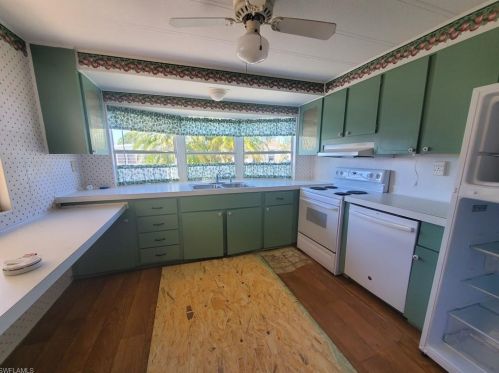 40 Enchanting Blvd, Naples, FL 34112-6245