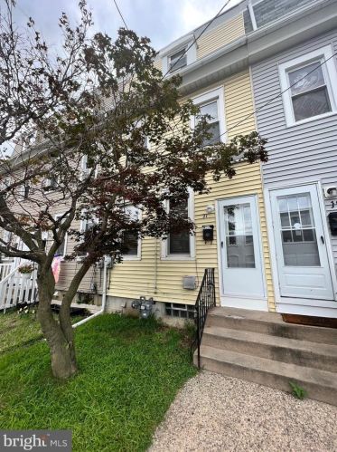 21 Sussex St, Gloucester NJ  08030-1725 exterior