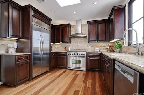 320 33rd Pl, Manhattan Beach CA  90266-3820 exterior