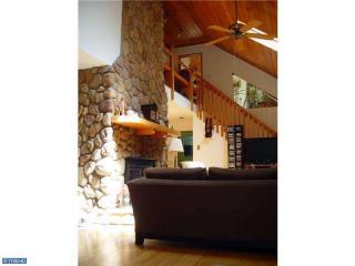 16 Lake Rd, Spring Brook Township, PA 18444-4113