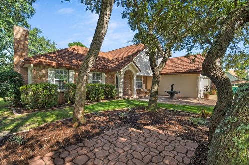 833 Boulevard Of The Champions, Shalimar FL  32579-2154 exterior