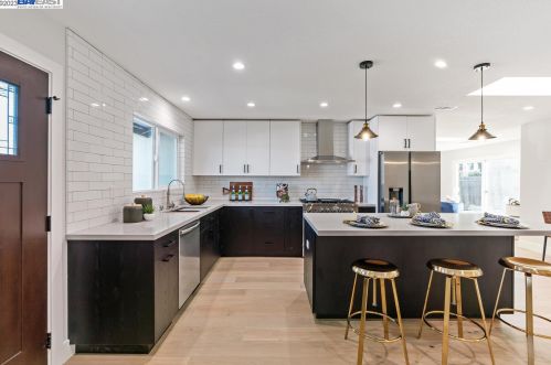 7298 Tamarack Dr, Pleasanton CA  94568-1749 exterior