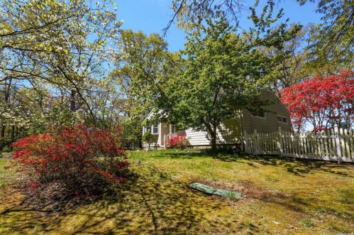 11 Rambling Rd, Northport NY  11768-2315 exterior