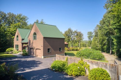 39 Hill Rd, Brookline NH  03033-2111 exterior