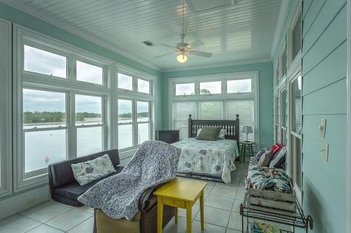601 Riverview Dr, Carrabelle FL  32322-5054 exterior