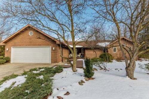 8801 Hart Dr, Waterford WI  53185-1364 exterior