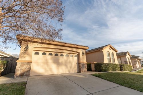 9707 Mckenna Dr, Elk Grove, CA 95757-4026