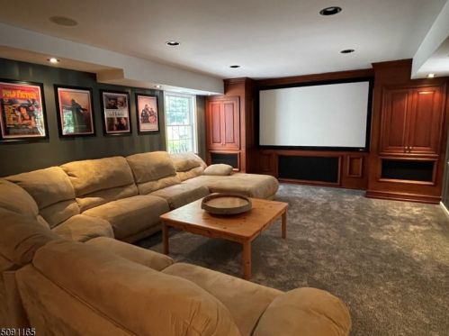 13 King Alex Ct, Sparta NJ  07871-3901 exterior