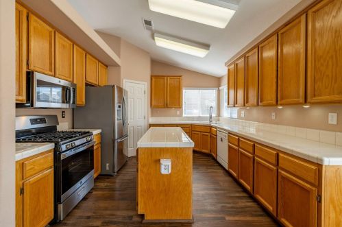 8686 White Peacock Way, Elk Grove CA  95624-3701 exterior