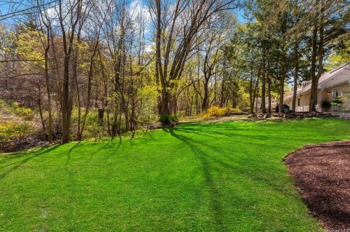 27 Fountain Rd, Briarcliff NY  10510-2234 exterior