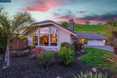 135 Jay Ln, Alamo, CA 94507-2844