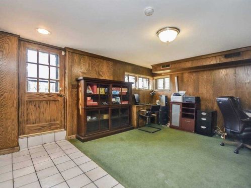 903 Gloucester Ct, Westbury NY  11590-5301 exterior