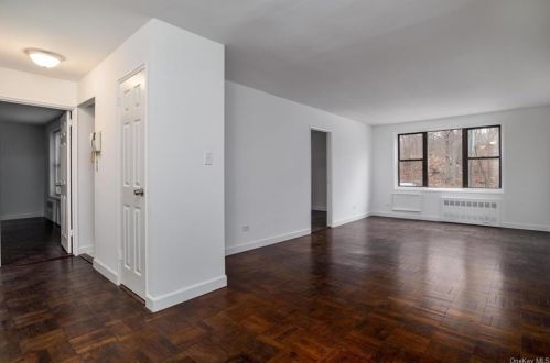 6495 Broadway, Bronx, NY 10471-2728