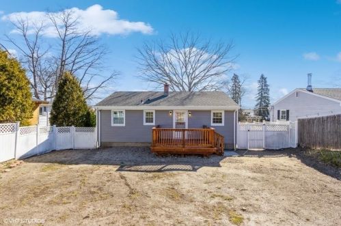 400 England St, Cumberland RI  02864-7211 exterior