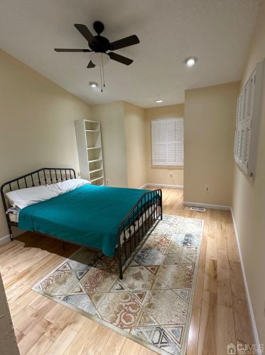 33 Springwood Ct, Princeton NJ  08540-9403 exterior