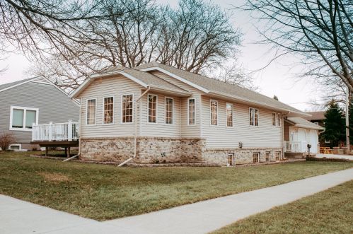 110 Colorado Ave, Morris, MN 56267-1445