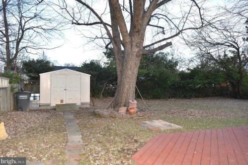 6305 Pioneer Dr, Springfield VA  22150-1623 exterior