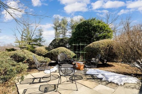 99 Heritage Hills Dr, Somers Town, NY