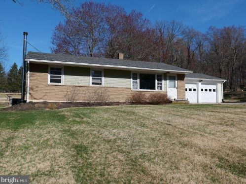 2820 Hill Camp Rd, Pottstown, PA 19465-8822