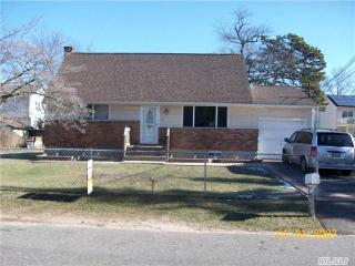 97 36th St, Wheatley Heights, NY 11798-2608