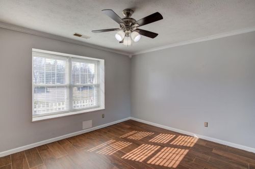 1052 Hampshire Pl, Florence KY  41042-9351 exterior