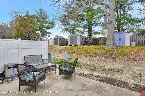88 Rita Ln, Jackson Twp NJ  08527-2367 exterior