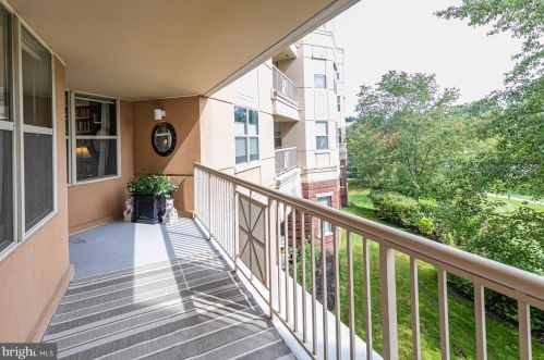 2211 Windrow Dr, Princeton, NJ 08540-5021