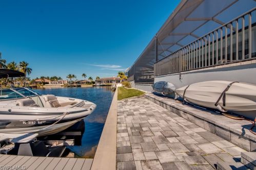 2746 37th Ter, Cape Coral, FL 33914-2802