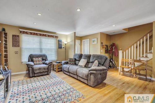 29 Heritage Ln, Perth Amboy NJ  08863-1464 exterior