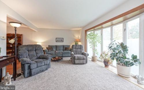 318 White Birch Dr, Riverton NJ  08077-4396 exterior