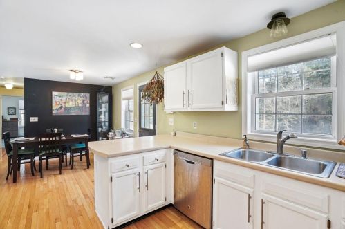 7 Bayou Dr, Raymond NH  03077-2364 exterior