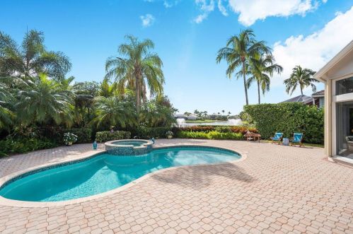 131 Pembroke Dr, West Palm Beach, FL 33418-4611
