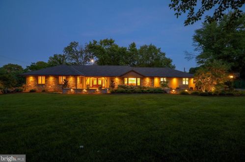 270 Brook Farms Rd, Lancaster, PA 17601-5516