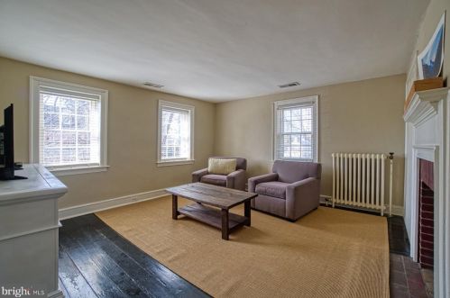 102 Cornwall St, Leesburg VA 20176-2804 exterior