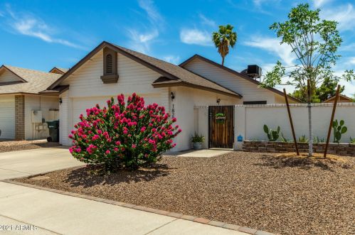 1829 Bluefield Ave, Phoenix, AZ 85022-1326