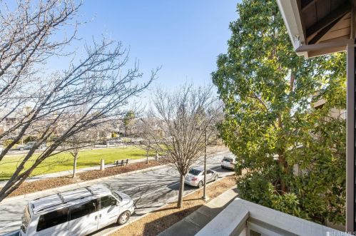 600 Landmark Ln, Redwood City CA  94065-2888 exterior