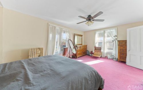 86 Freeman St, Woodbridge NJ  07095-3435 exterior