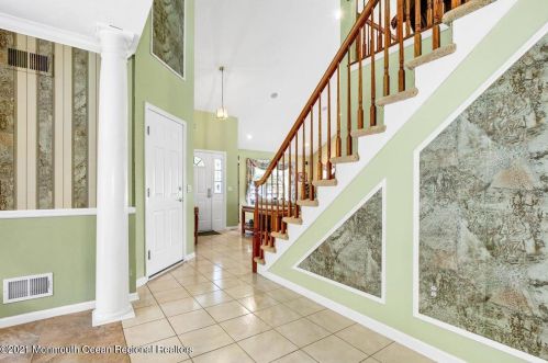 4 Pine Valley Ct, Lakewood, NJ 08701-5725