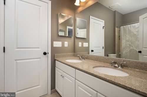 15909 Paynes Farm Dr, Haymarket VA  20169-8123 exterior